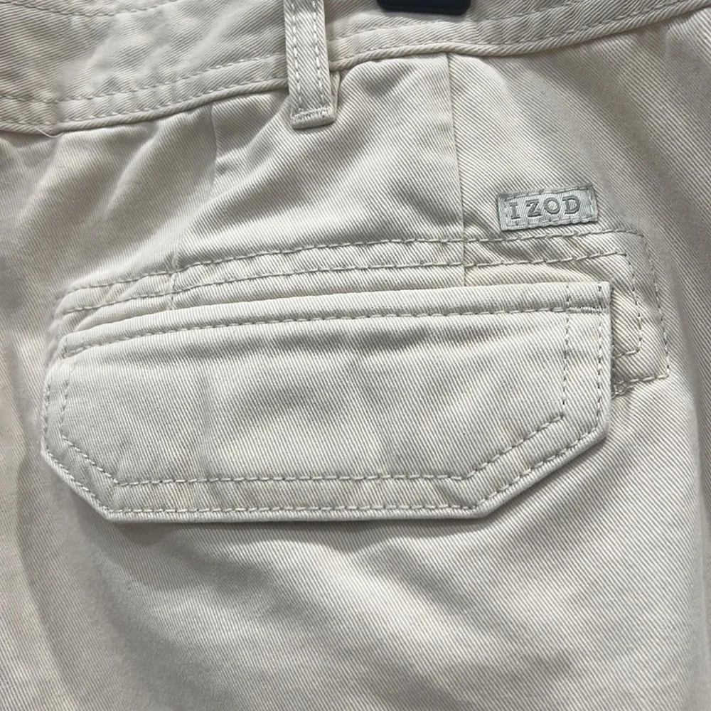 IZOD Men’s Cargo Shorts. Size 36. Light Tan.